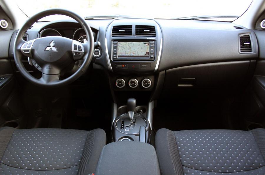  Mitsubishi Outlander Sport SE AWC 2011 года  (фото 36 из 48)